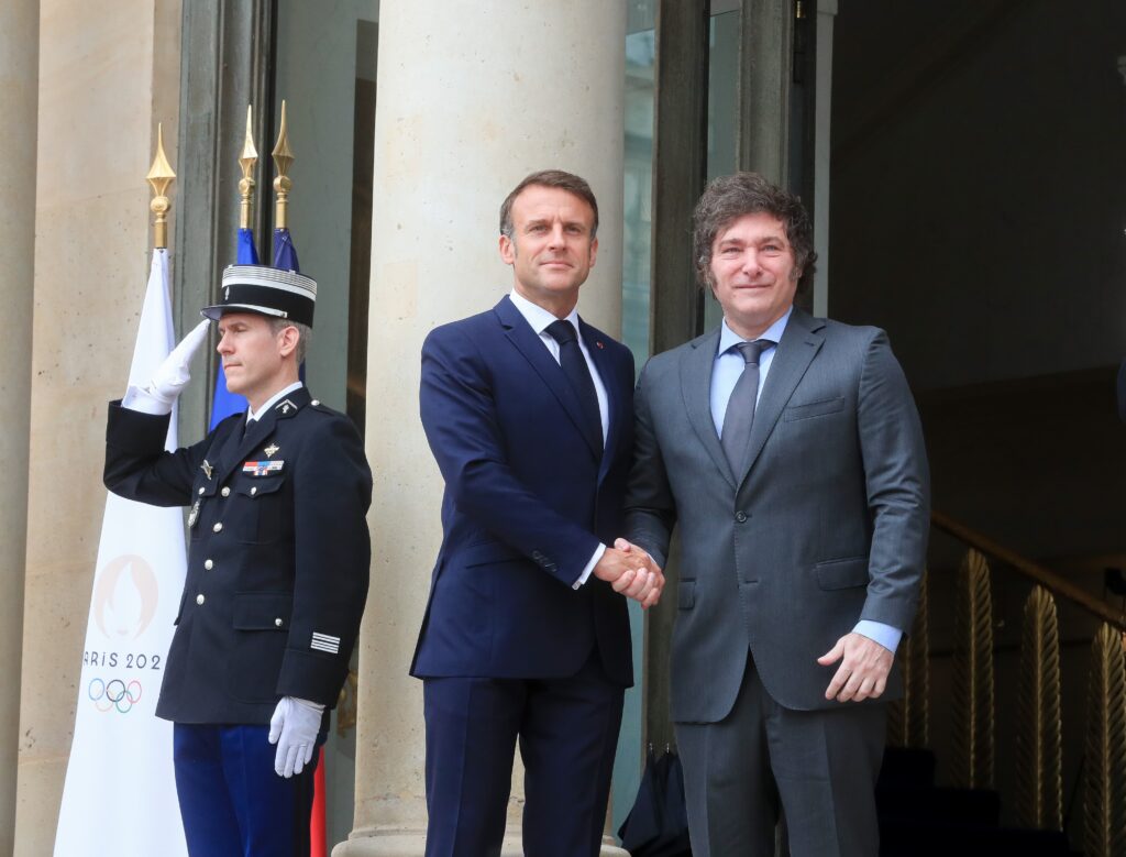 Milei se reunió con Macron en París PARIS, FRANCIA - 26 De Julio 2024: